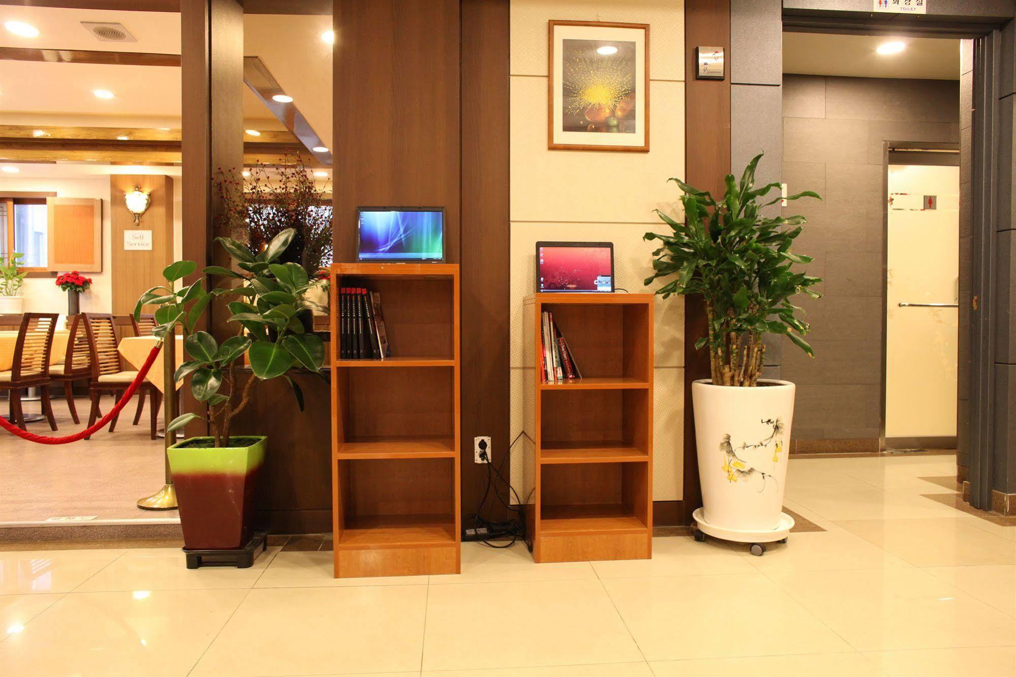 Hill House Seoul Myeongdong Hotel Bagian luar foto