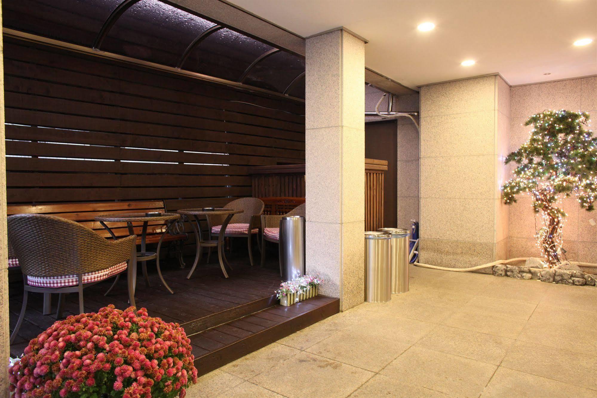 Hill House Seoul Myeongdong Hotel Bagian luar foto