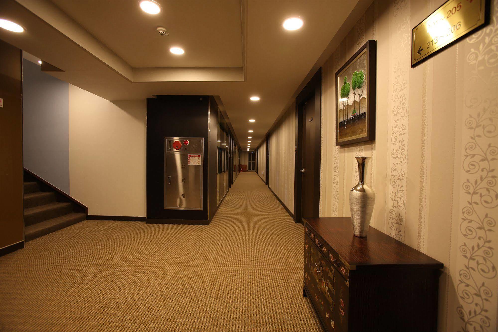 Hill House Seoul Myeongdong Hotel Bagian luar foto